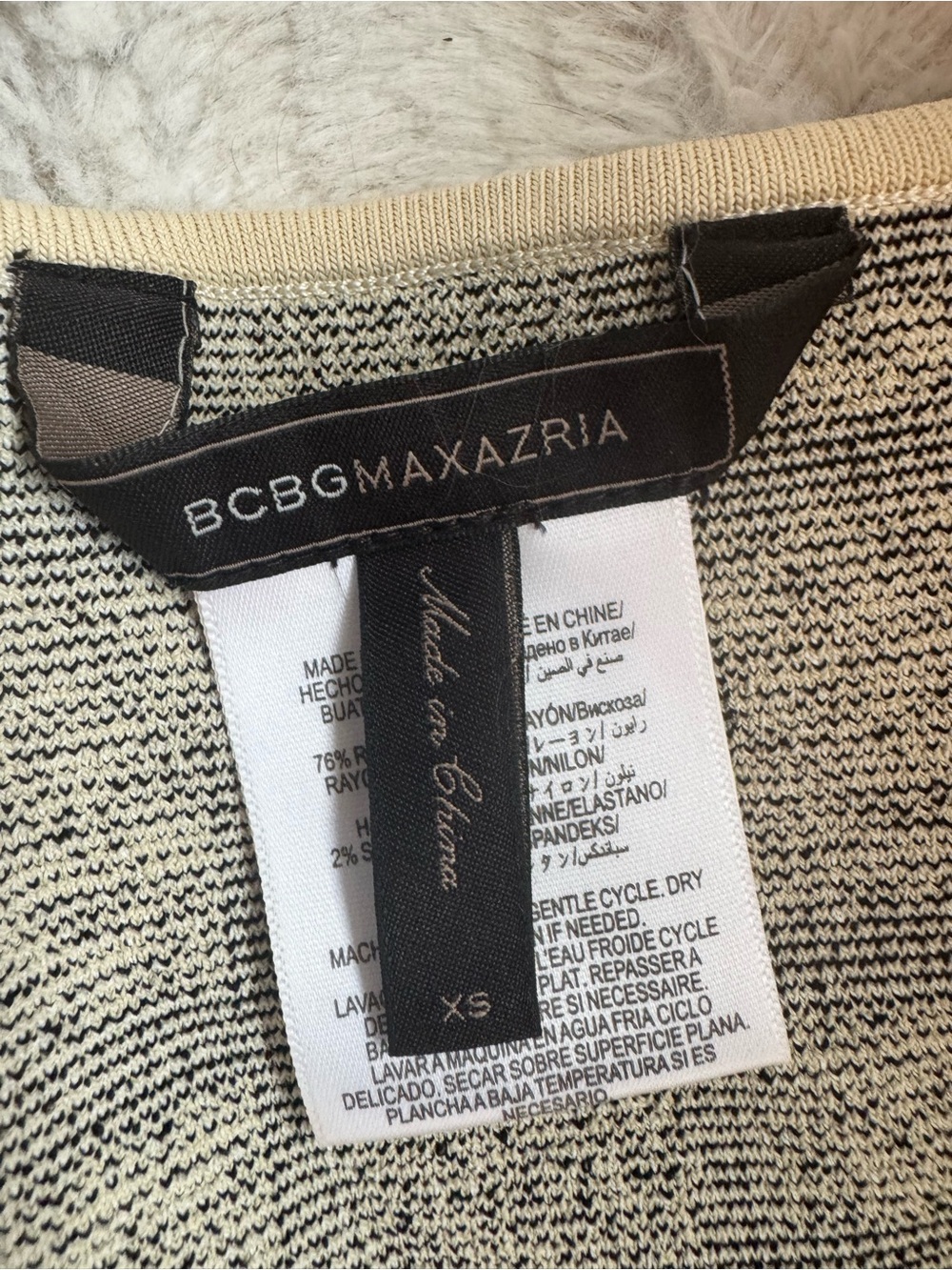 BCBGMaxAzria Cream and Black Patterned Knit V-Neck Tank - Picture 3 of 4